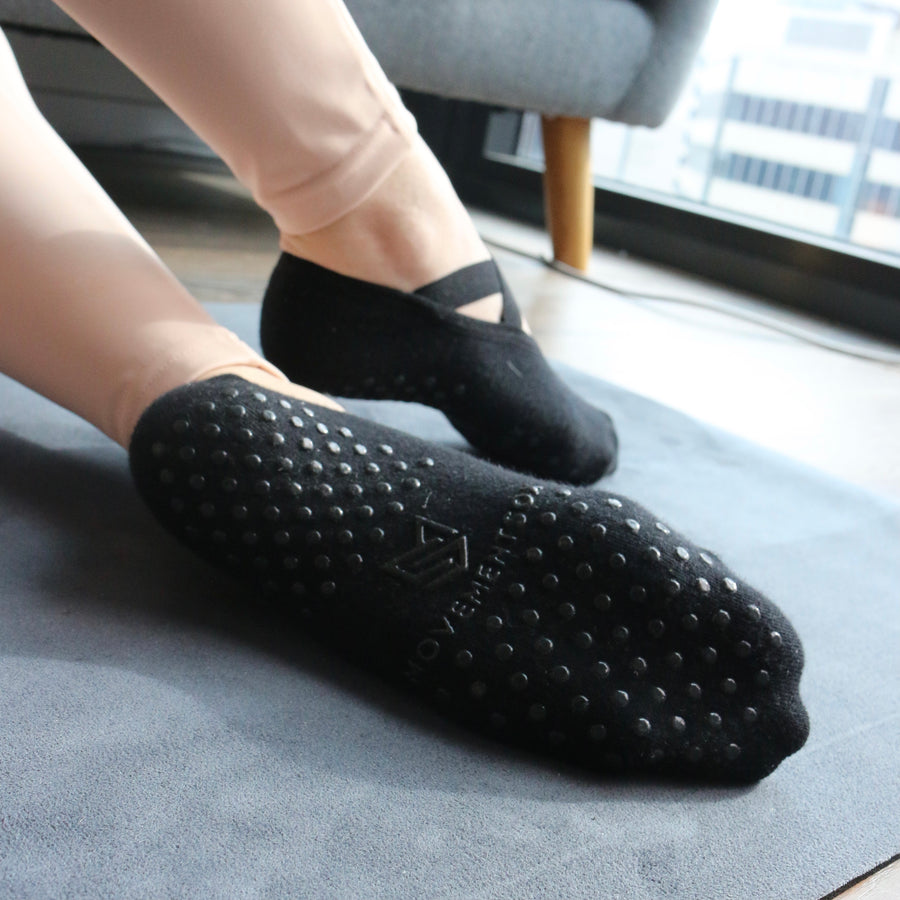 Black Ballet Grip Socks – Movement Sox